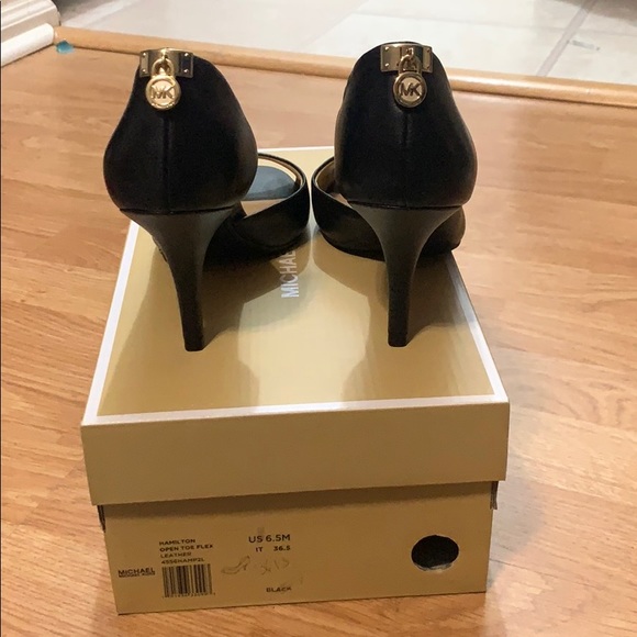 NWOT black women’s peep toe heels - Picture 2 of 8